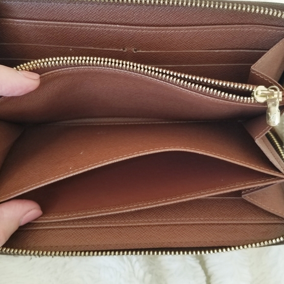 Louis Vuitton Monogram Zippy Zip-up Canvas Wallet - Picture 13 of 15